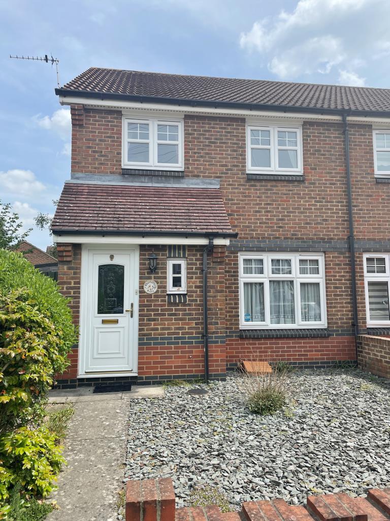 Lot: 31 - THREE-BEDROOM HOUSE WITH GARAGE -